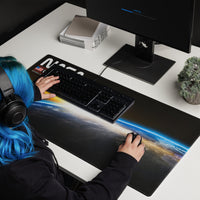 Tapis de souris XXL GAMER : Dimension du grand tapis souris ✓ Largeur : 45,70 cm ✓ Hauteur : 91,40 cm ✓ Épaisseur : 0,4 cm