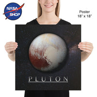 Poster de la planète pluton en 18 x 18 pouces ∣ NASA SHOP FRANCE®