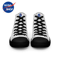 Chaussure NASA pour femme - Vue de face avec le logo meatball