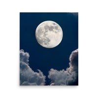 Poster de la lune qui brille dans les nuages