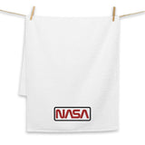 Serviette de plage 50x100 - Logo NASA avec Broderie haut de gamme La broderie plate est une technique où les points sont brodés à plat sur le tissu, rien de plus beau sur une serviette de bain. Ce design est avec une broderie d'une épaisseur de 1,3 mm.