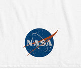 Logo pour serviette de bain NASA logo "Meatball" haut de gamme La serviette de bain haut de gamme exclusive "NASA SHOP FRANCE". Fabriquée à partir d'un tissu absorbant de haute qualité et qui durera longtemps, que vous l'utilisiez à la maison ou à la plage. Elle est fabriquée à partir de 100 % coton peigné extra doux et moelleux.