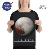 Poster de la planète pluton en 12 x 18 pouces ∣ NASA SHOP FRANCE®